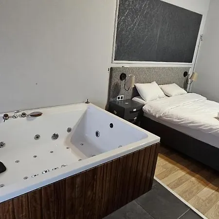 Osmanbey Duplex & Jacuzzi Appartement *