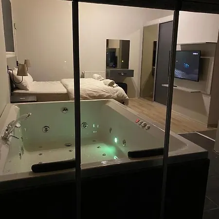 Osmanbey Duplex & Jacuzzi *